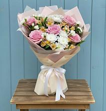 Букет цветов из:  Гвоздики, Орхидеи и Розы в Тюльган