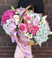 Цветочная композиция из Розы, Хризантемы, Пионы и Лизиантусы в корзине #REPLACE_PRED# Тюльган