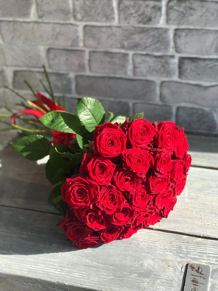 Букет Красные розы Фридом в Тюльган