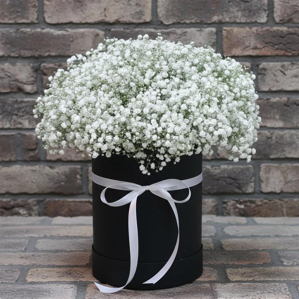 Цветочная композиция из Гипсофила в шляпной коробке в Тюльган