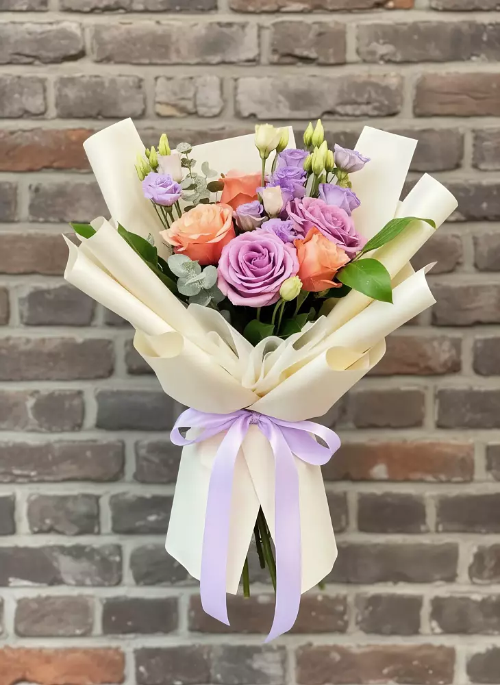 Букет цветов из: Лизиантусы и Розы в Тюльган