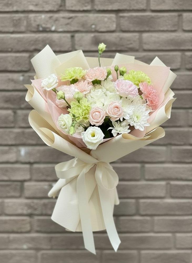 Букет цветов из: Гвоздики, Розы, Лизиантусы и Хризантемы в Тюльган