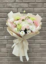 Букет цветов из:  Гвоздики, Розы, Лизиантусы и Хризантемы в Тюльган