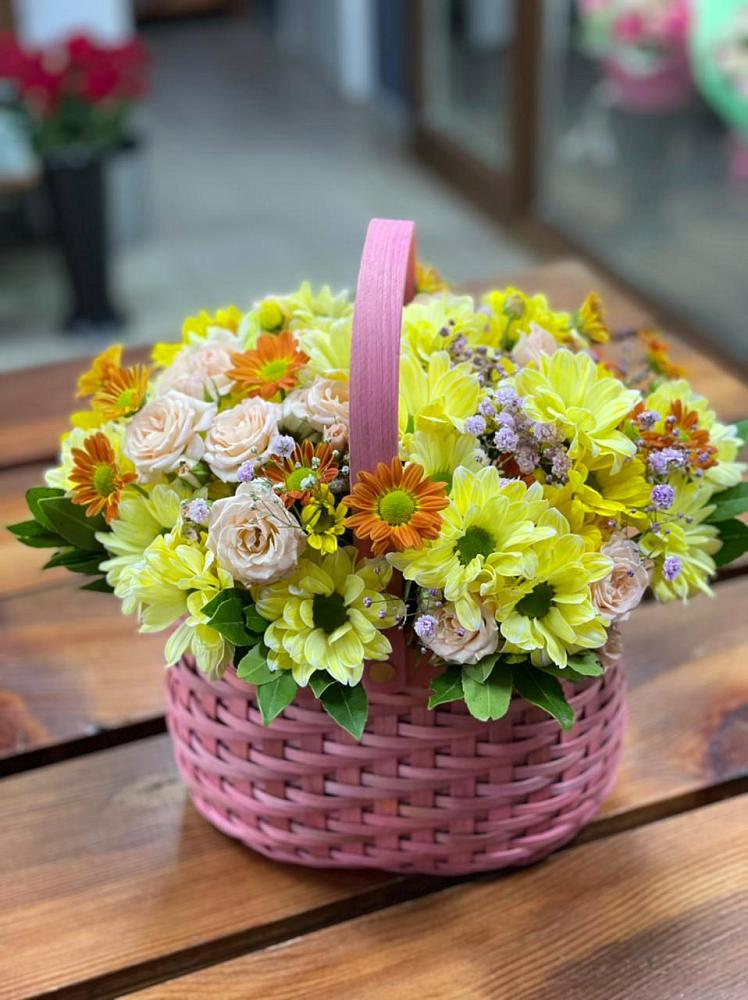 Цветочная композиция из Хризантемы и Розы в корзине в Тюльган